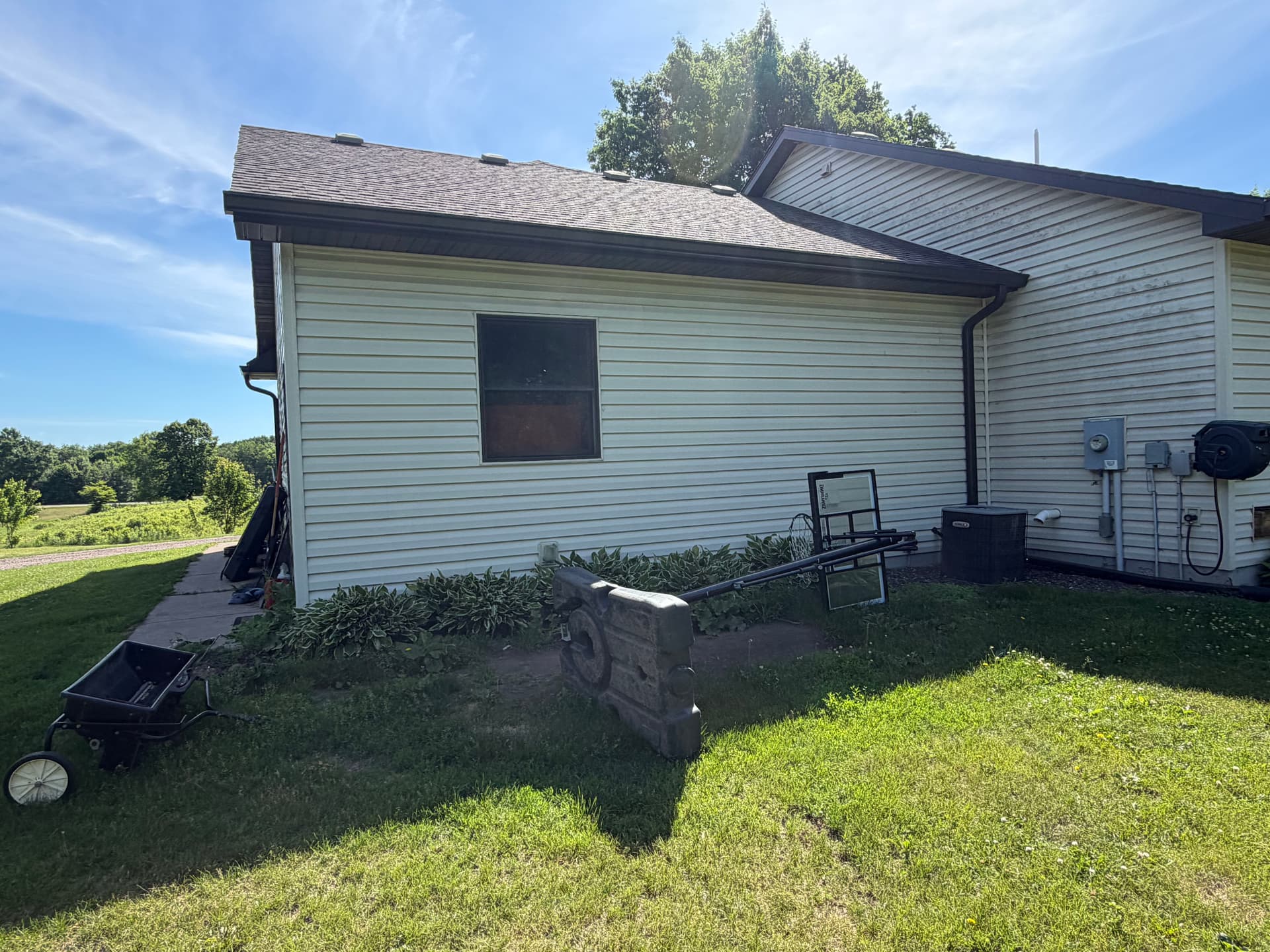 Gallery photos for 6-Inch Gutter and 3x4 Downspout Installation Done Right: Image #1